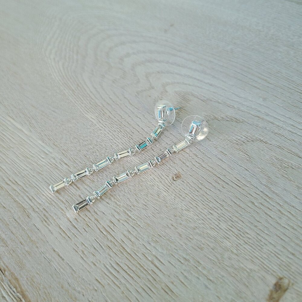 Kendra Scott Dede Bright Silver Drop Earrings in White Crystal